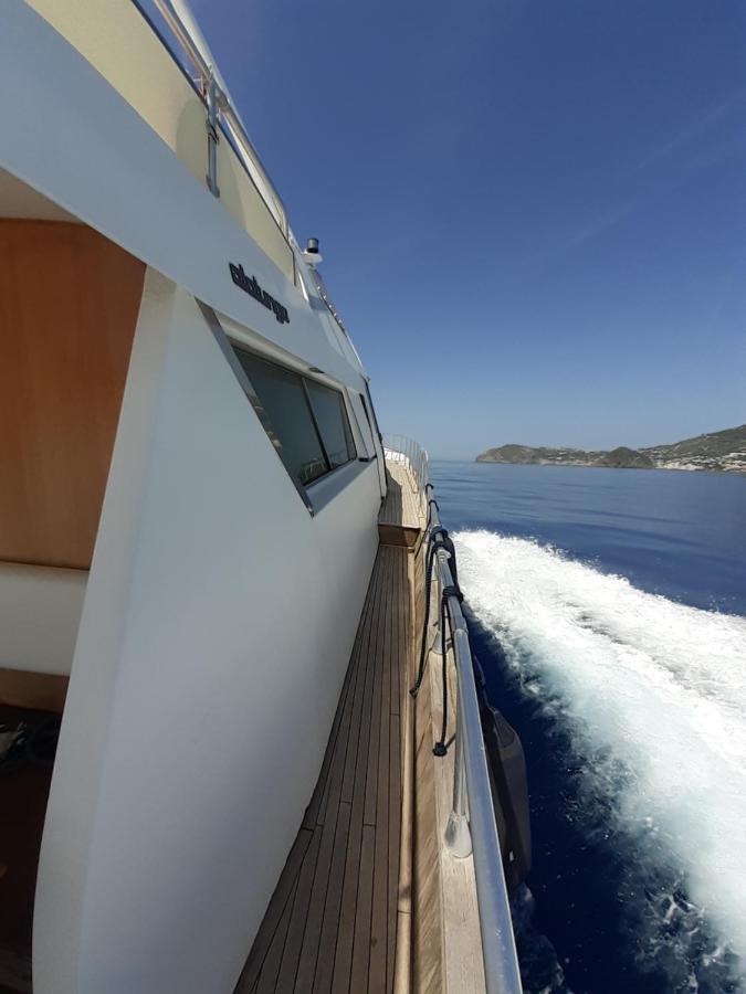 Отель Boat And Breakfast Fiumicino - Roma Остия-Антика Экстерьер фото