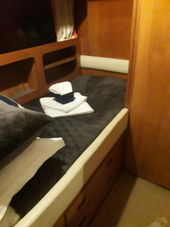 Отель Boat And Breakfast Fiumicino - Roma Остия-Антика Экстерьер фото