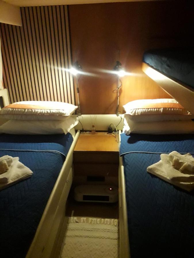 Отель Boat And Breakfast Fiumicino - Roma Остия-Антика Экстерьер фото
